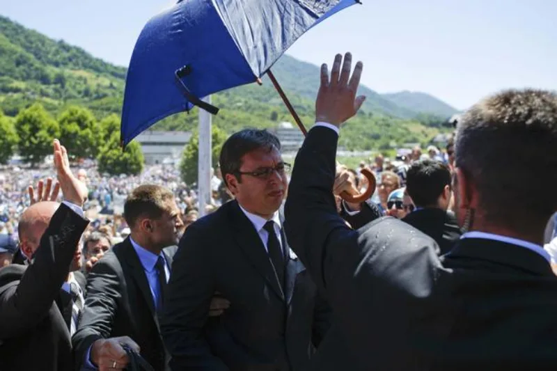 vucic u srebrenici
