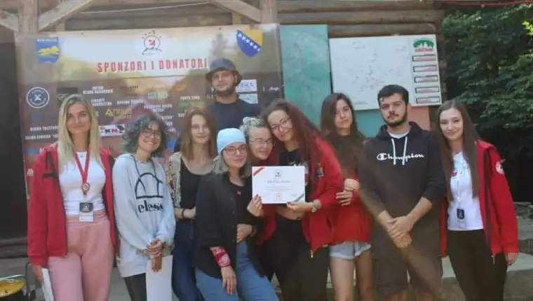 crveni kriz cazin