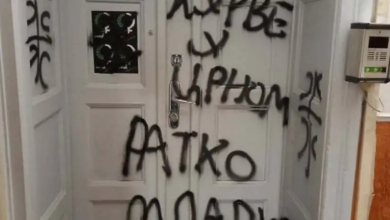 zene u crnom