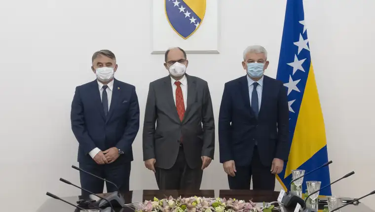 komsic schmidt dzaferovic