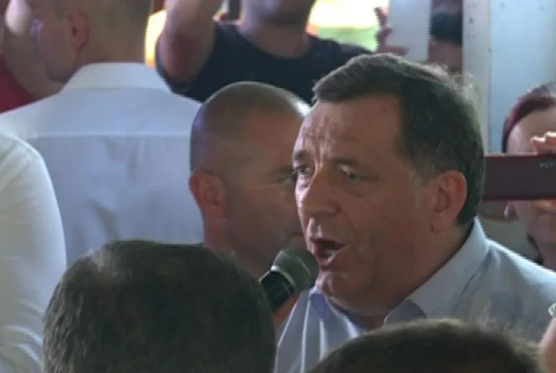 dodik pjeva