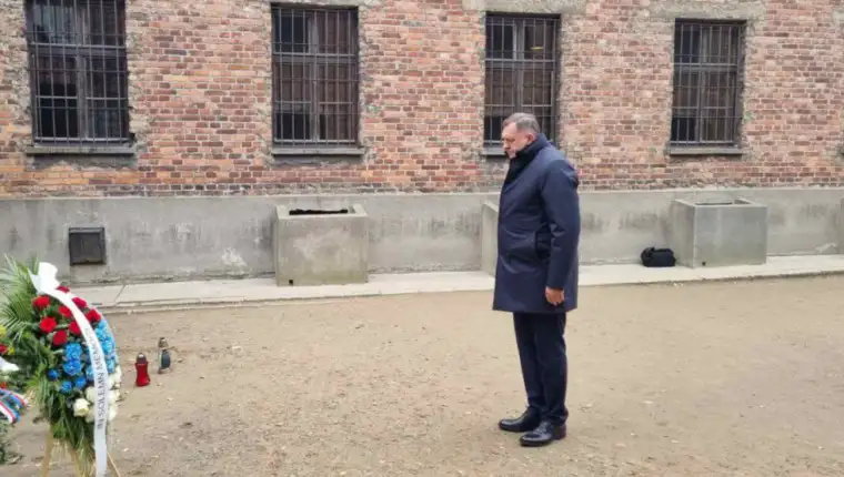 dodik auschwitz