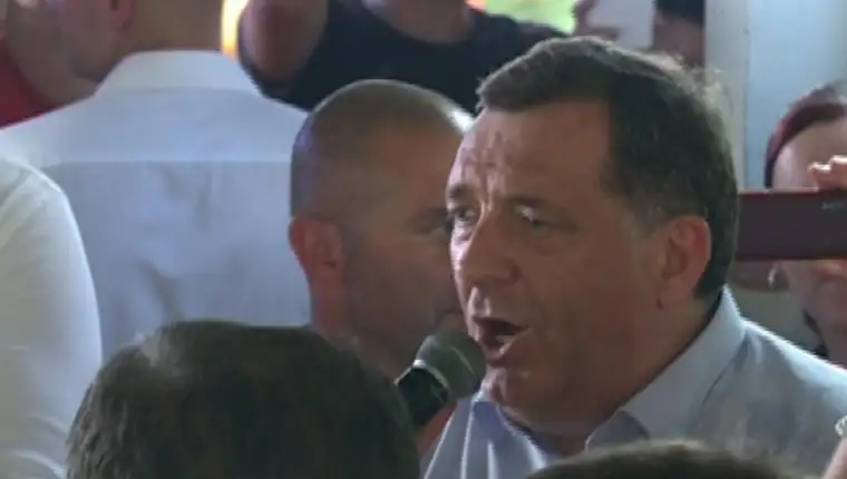 dodik pjeva