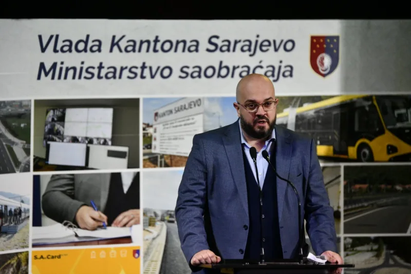 IMG-462ee5a7e26c28d0e14a282c770d2210-V
