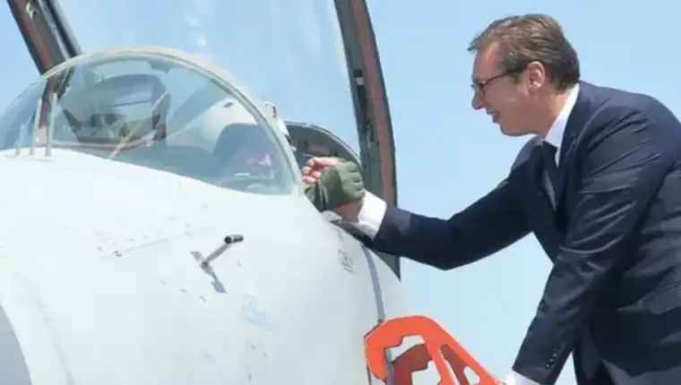 vucic vojska1
