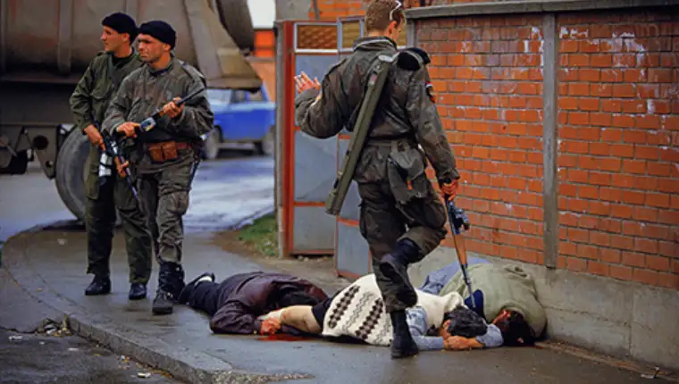 Ron_Haviv_-_Massacre_in_Bijeljina