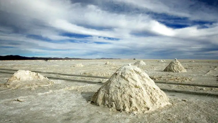 Uyuni salt-land in the outskirts of the locality of Uyuni, Bolivia
