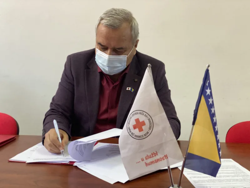 Potpisivanje ugovora, generalin sekretar CKFBiH (1)