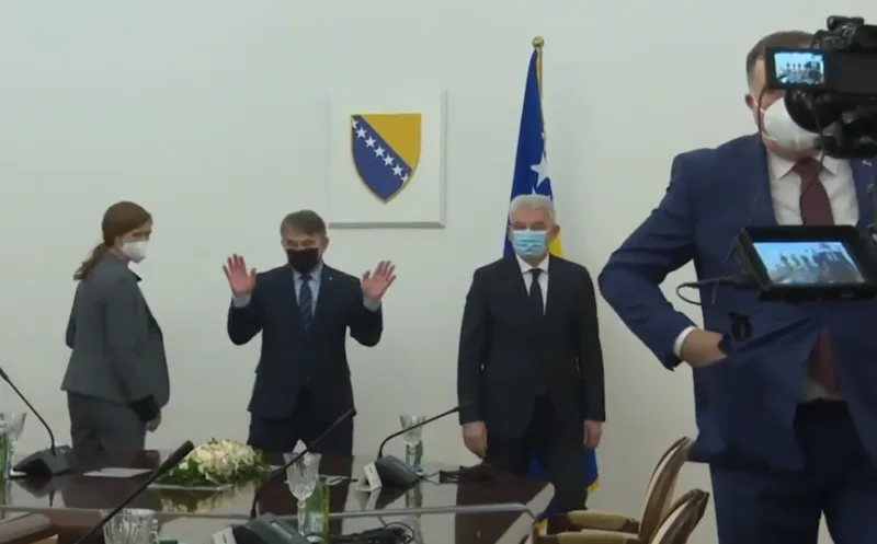komsic dodik power