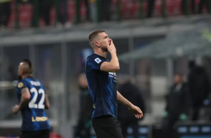 dzeko poljubac