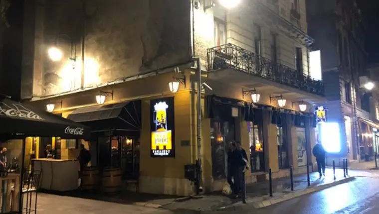 city pub