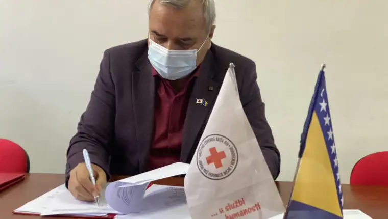 Potpisivanje ugovora, generalin sekretar CKFBiH (1)
