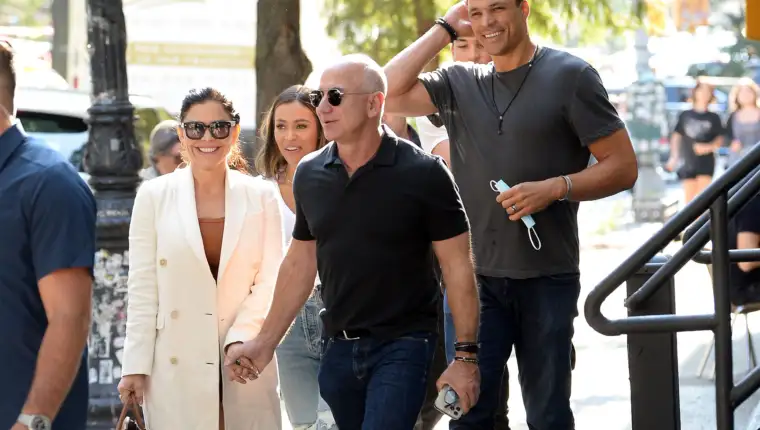 bezos laura
