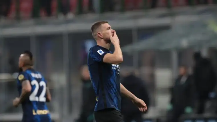 dzeko poljubac