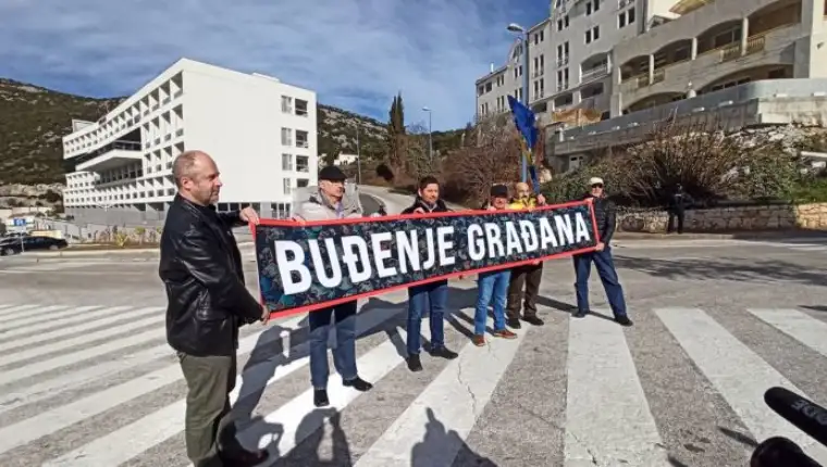 clanovi-restarta-protesti-u-neumu-3-696x392