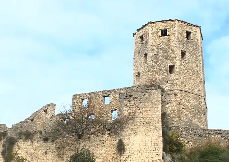 Gavrankapetanova kula - simbol Počitelja pred potpunim urušavanjem