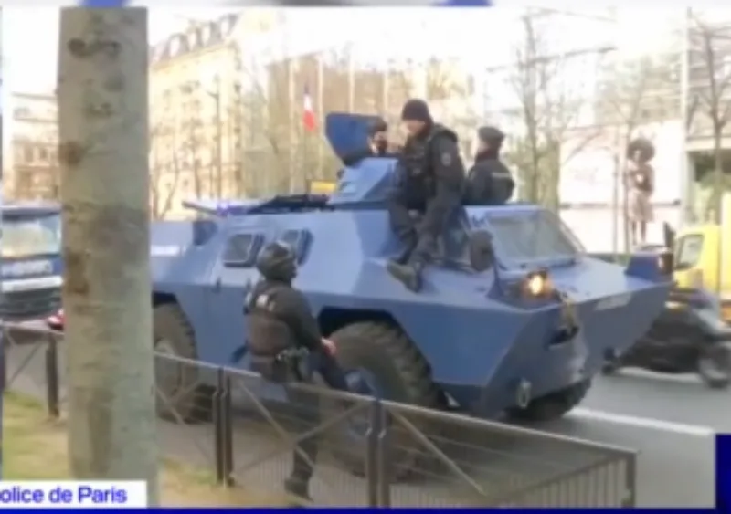 policija pariz 45