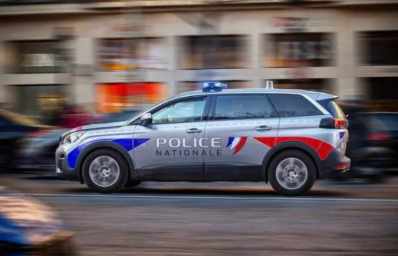 policija pariz 54