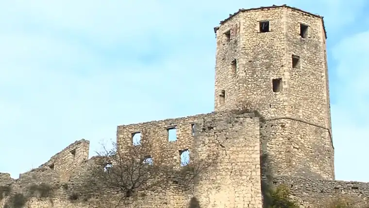 Gavrankapetanova kula - simbol Počitelja pred potpunim urušavanjem