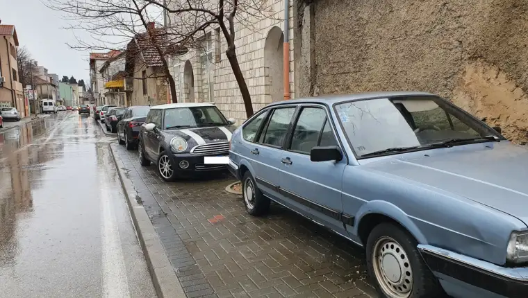 Znaju da policija ne radi posao, pa može na trotoar