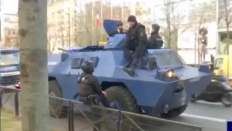 policija pariz 45