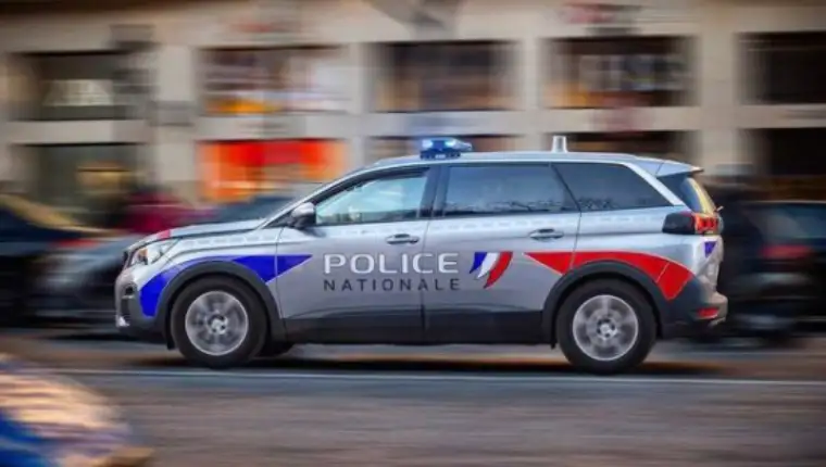 policija pariz 54