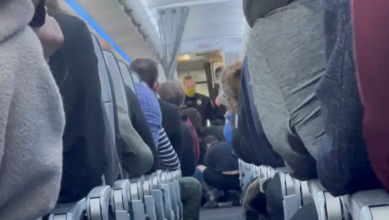 1645000960-2022-02-14T074014Z_1320023929_RC2JJS91S2PI_RTRMADP_3_USA-FLIGHT-DIVERTED-750x421