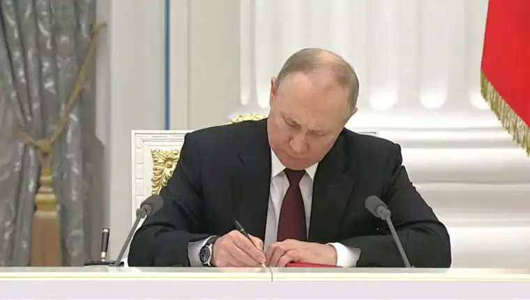 putin potpisuje