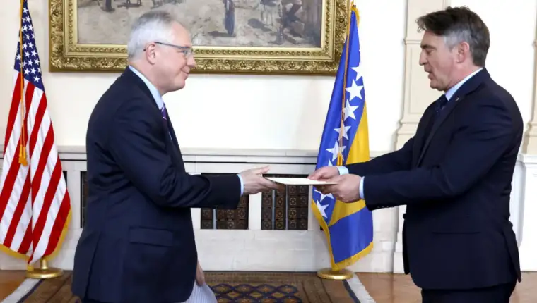 Novi američki ambasador Murphy predao akreditive Komšiću