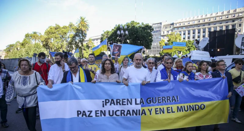 Stotine ljudi marširalo u Argentini u znak podrške Ukrajini