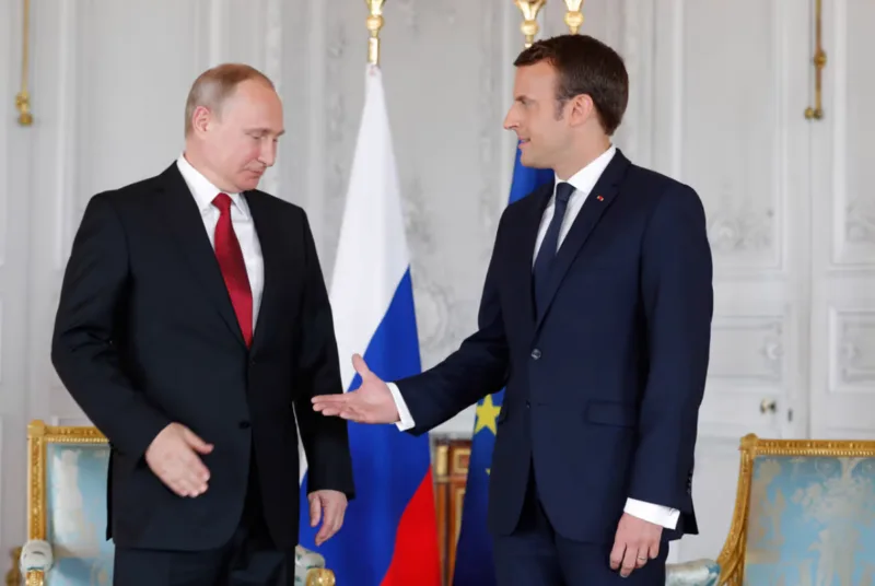 putin macron d