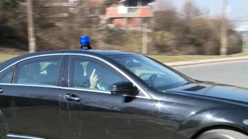 dodik srednji prst11