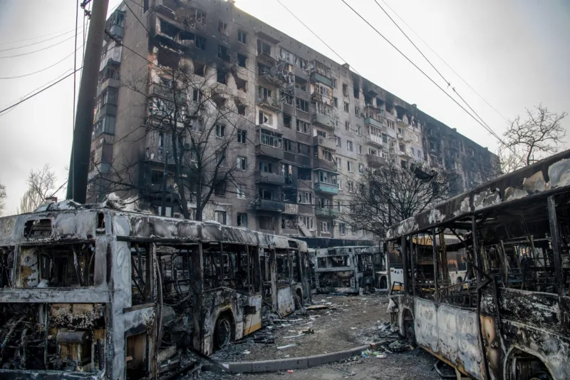 A line of buses placed by Ukrainian Azov Battalion defenders