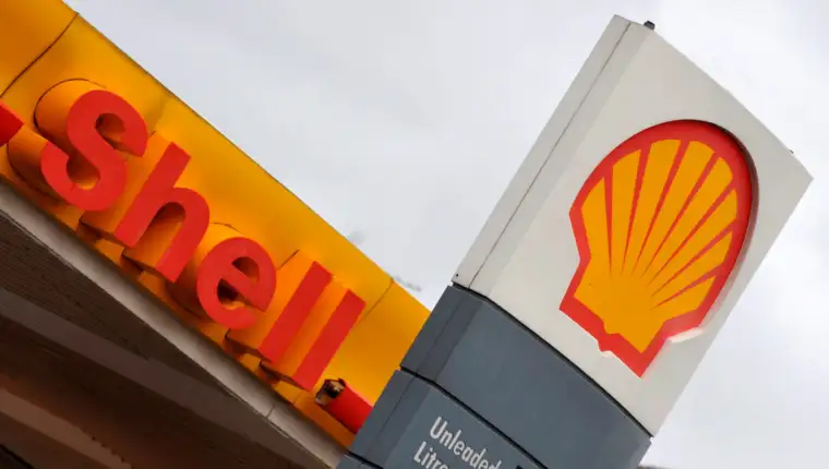 FILE PHOTO: FILE PHOTO: The Royal Dutch Shell logo is seen at a Shell petrol station in London