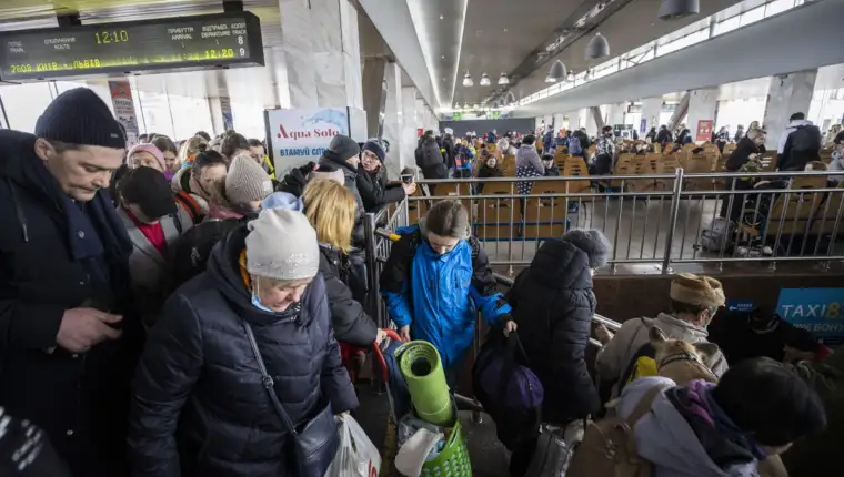 Ukrajina: Hiljade ljudi bježi iz Kijeva