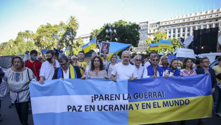 Stotine ljudi marširalo u Argentini u znak podrške Ukrajini