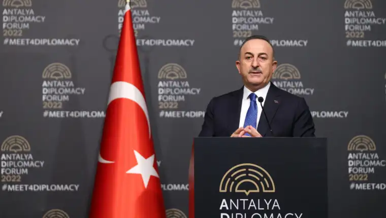 Cavusoglu nakon sastanka s Lavrovom i Kulebom: Nadamo se da će mir u regiji biti obnovljen