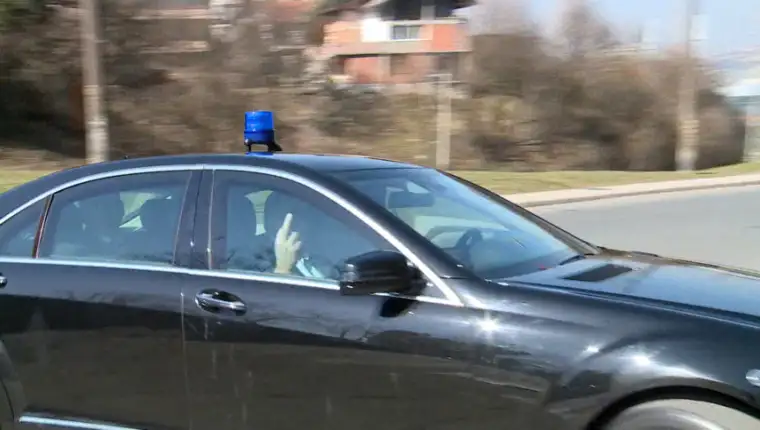 dodik srednji prst11