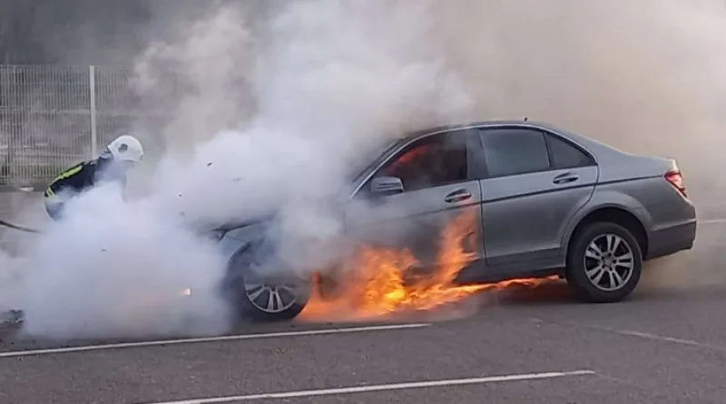 auto zapaljen tuzla 1
