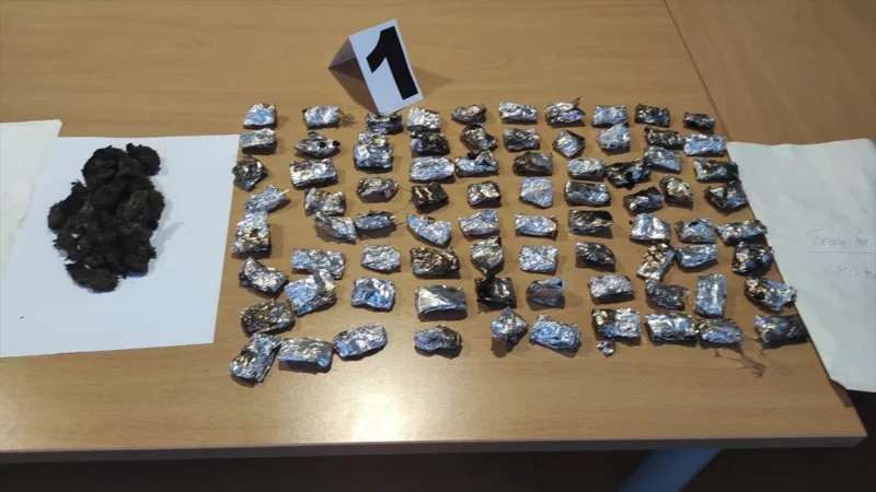 AA-20220415-27572313-27572311-BIH_NA_PODRUCJU_BIHACA_OTKRIVENI_DROGA_NOVAC_I_ORUZJE