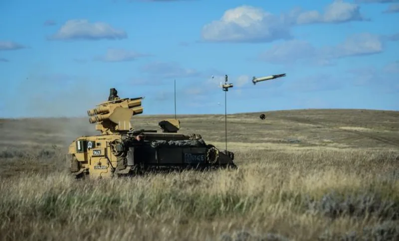 0_Stormer-vehicle-fring-a-Starstreak-High-Velocity-Missile-HVM-on-Ex-Javelin