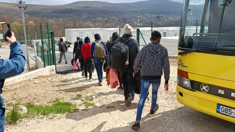 AA-20220428-27702539-27702537-ZATVOREN_PRIHVATNI_CENTAR_MIRAL_U_VELIKOJ_KLADUSI_MIGRANTI_PREBACENI_U_PC_LIPA_KOD_BIHACA