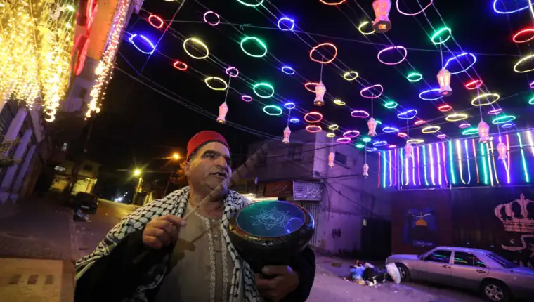 Ramazanska tradicija u Gazi : Udaranjem u bubanj bude vjernike na sehur