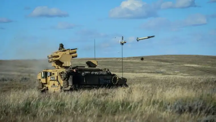 0_Stormer-vehicle-fring-a-Starstreak-High-Velocity-Missile-HVM-on-Ex-Javelin