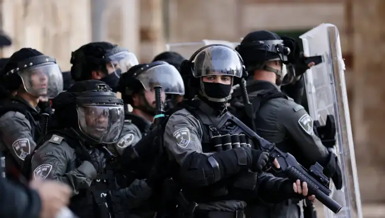 Izraelska policija upala u Al-Aksu