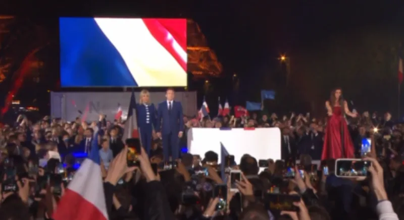 macron zakletva 43