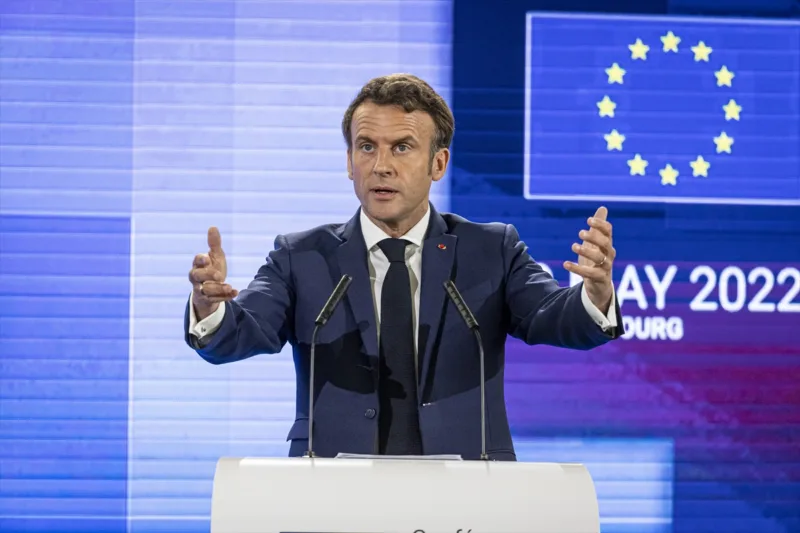 macron3