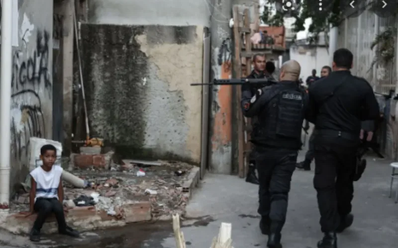 policija favela 2