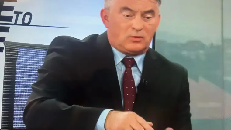 komsic face