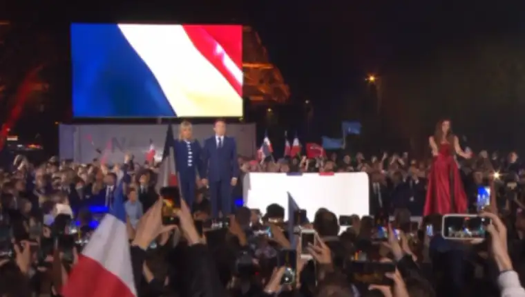 macron zakletva 43